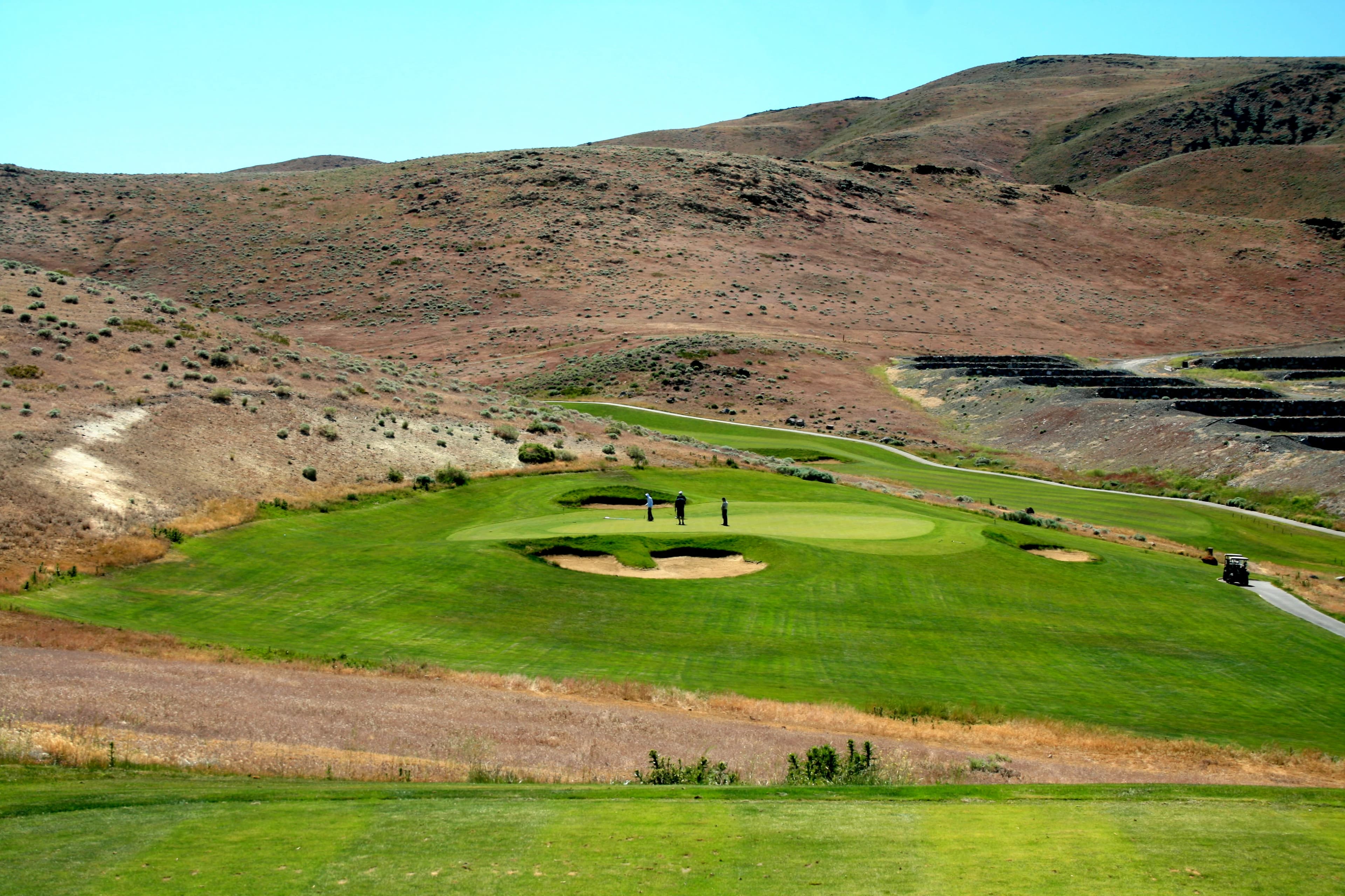 D'Andrea Golf Club in Sparks, Nevada — semi-private, 18-hole golf course, designed by Which means vacationing golfers get a course set on a bluff overlooking the Sierra Nevada mountains. And plenty of mountain views. There is water on two holes (No. 6 and 7), but the forced desert clears on the par 3s are much more likely to mess with your mind.