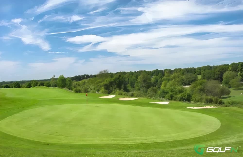 Par 3 - Wycombe Heights Golf Centre in High Wycombe, England — public, 18-hole golf course