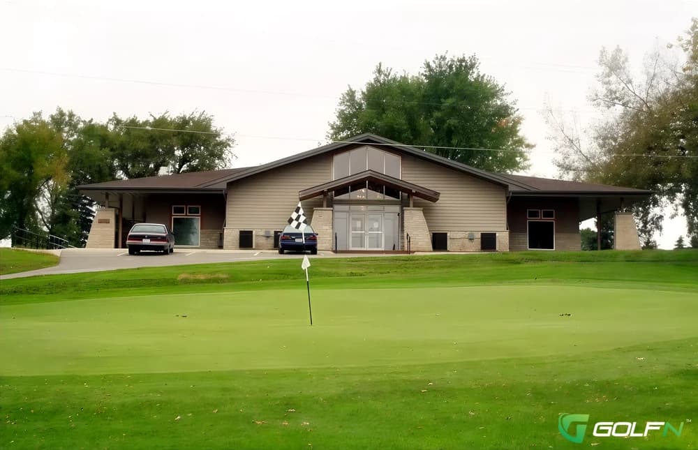 Highland Country Club in Iowa Falls, Iowa — private, 9-hole golf course
