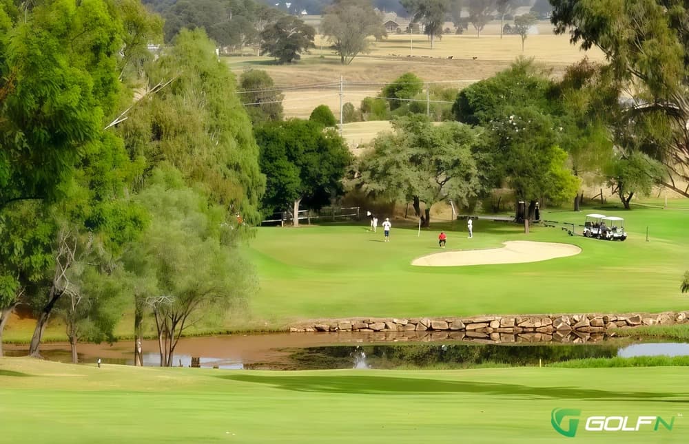 Beaudesert Golf Club in Beaudesert, Queensland β public, 18-hole golf course