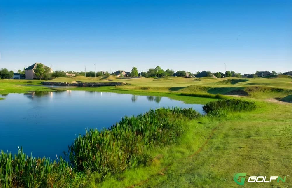 Houston National Golf Club in Houston, Texas — public, 18-hole golf course, designed by von Hagge, Smelek and Baril (2001)