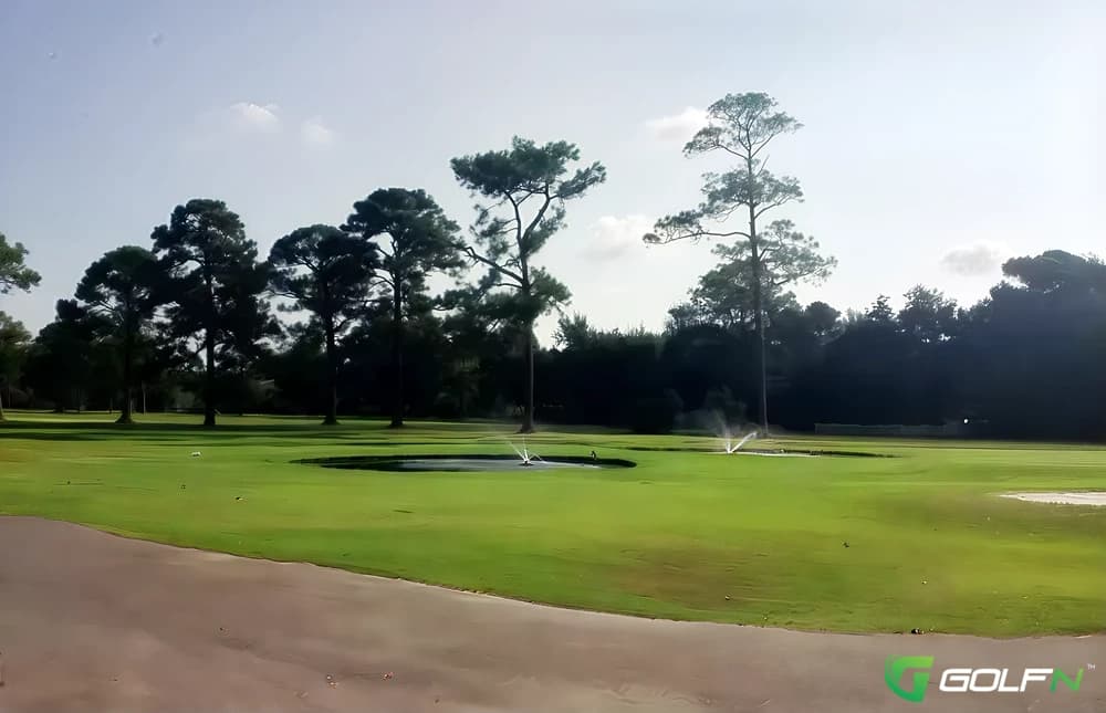 Pascagoula Country Club in Pascagoula, Mississippi — semi-private, 18-hole golf course