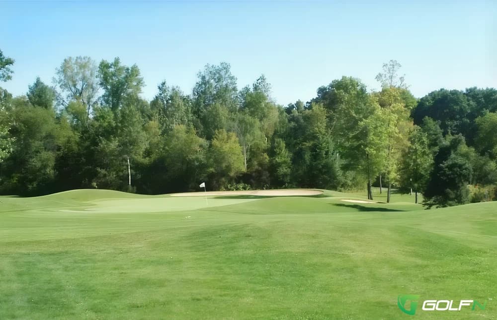 Village Green Golf Course in Mundelein, Illinois — public, 18-hole golf course, designed by Ray Didier