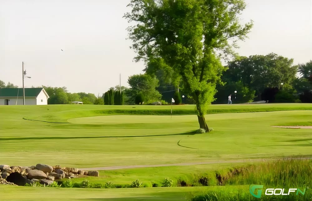 Creekview Par Three At Albion in Edgerton, Wisconsin — 18-hole golf course