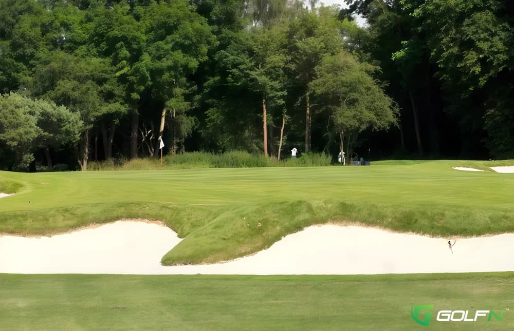 Old - Royal Automobile Country Club in Epsom, England — private, 18-hole golf course, designed by Simon Gidman (1996)
