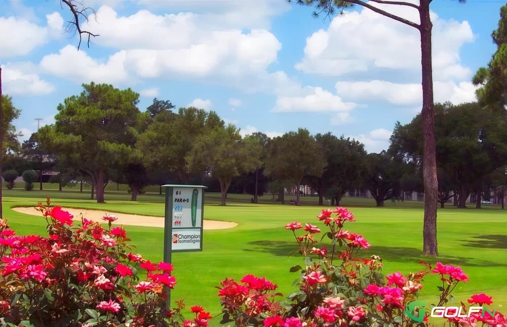 Fort Bend Country Club in Richmond, Texas — semi-private, 18-hole golf course, designed by Derrell Witt