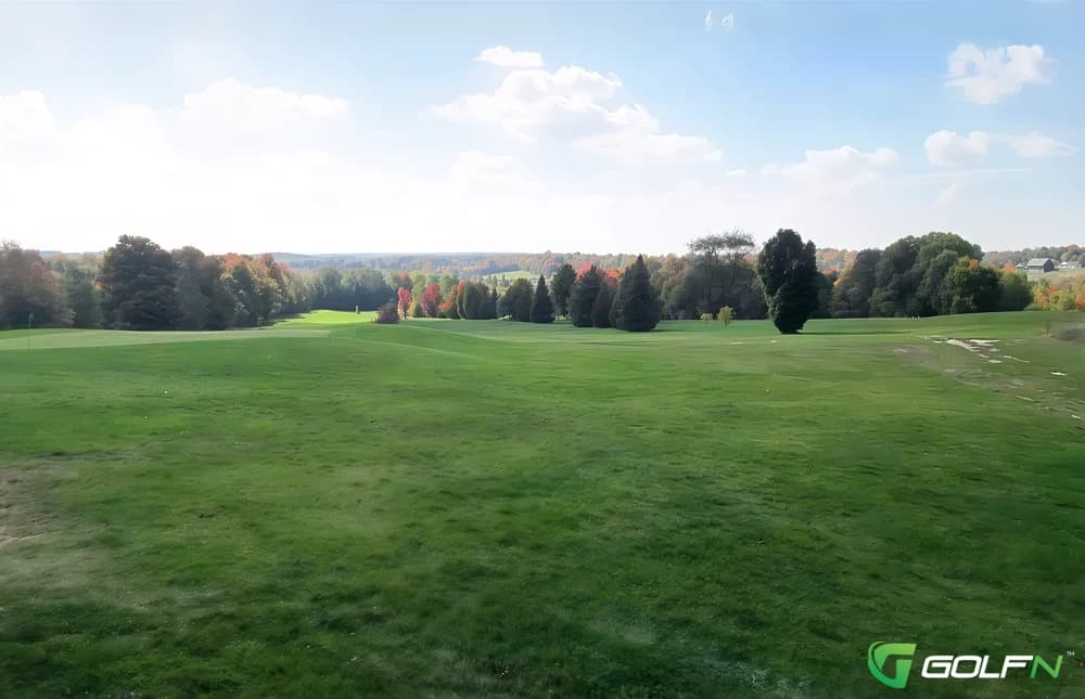 Braestone Club in Hawkestone, Ontario — semi-private, 18-hole golf course, designed by Robert Moote (1975)