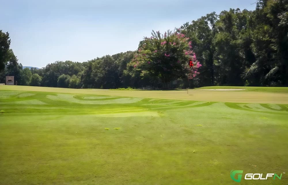 Clarksville Country Club in Clarksville, Arkansas — semi-private, 9-hole golf course