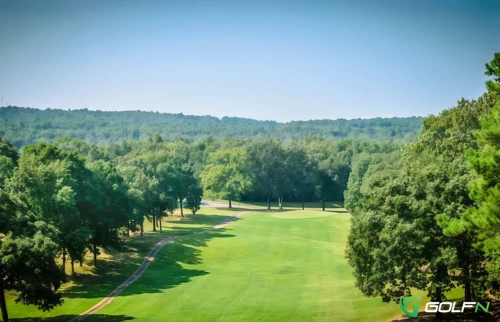 Diamondhead Golf Club in Hot Springs, Arkansas — semi-private, 18-hole golf course, designed by Norman Henderson