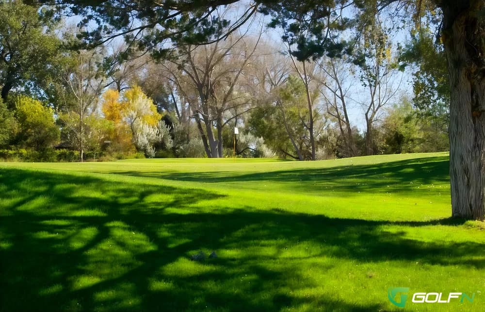 Lake Maloney Golf Course in North Platte, Nebraska — semi-private, 18-hole golf course, designed by Bill Burns