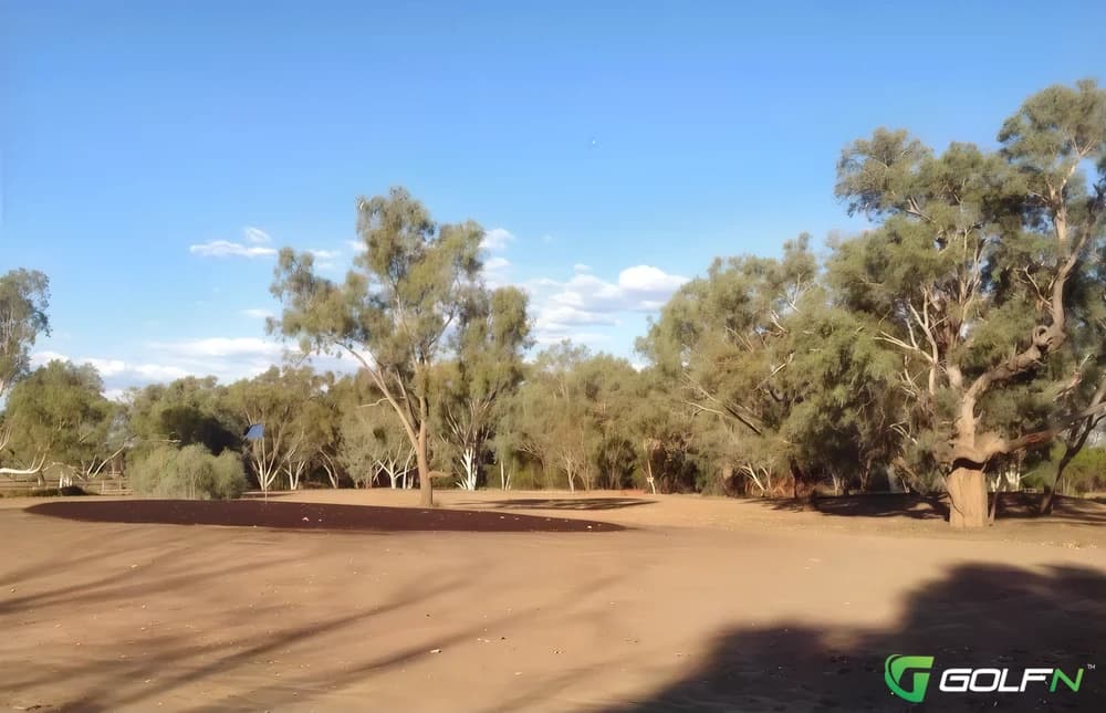 Blackall Golf Club in Blackall, Queensland β semi-private, 18-hole golf course