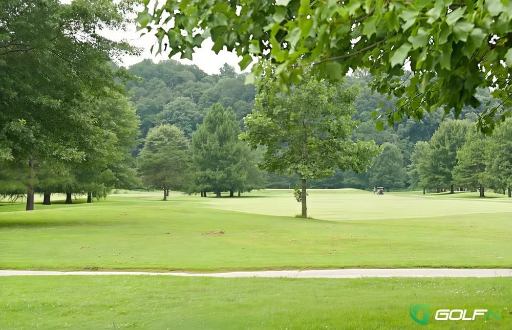 Pebble Brook Golf Course in Greenbrier, Tennessee — public, 18-hole golf course, designed by Johnny Baggett (2001)