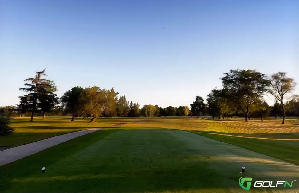 Riverview Golf & Country Club in Fenwick, Ontario β public, 18-hole golf course