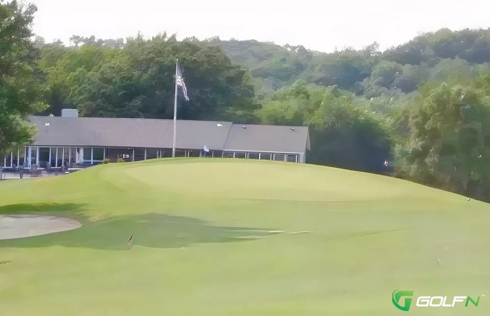 Silvercrest Golf & Country Club in Decorah, Iowa — semi-private, 9-hole golf course