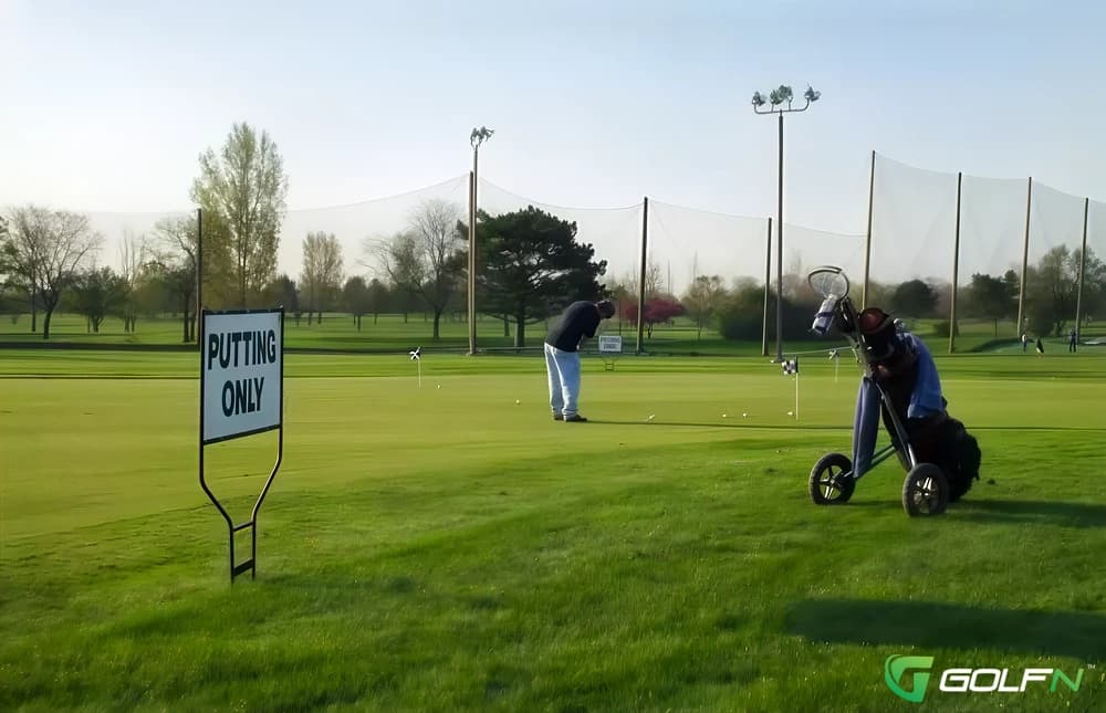 Fresh Meadow Golf Course in Hillside, Illinois — public, 18-hole golf course