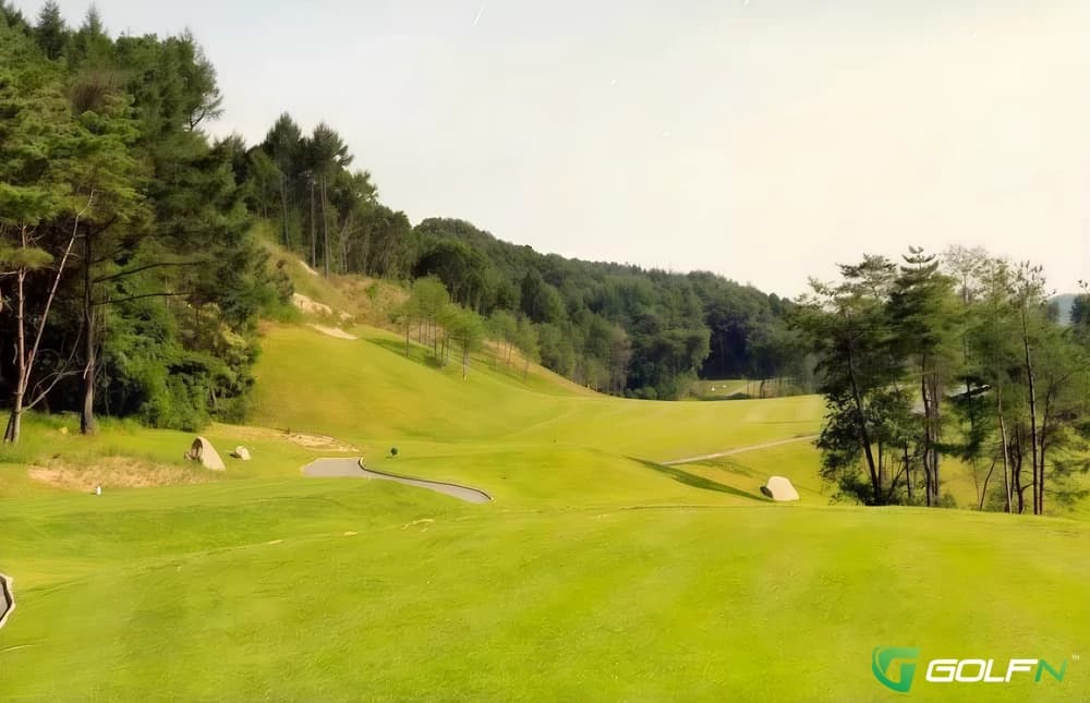 Nuri-Beacon Hills Golf Club Hong Cheon in Hongcheon-eup, Gang'weondo β semi-private, 9-hole golf course, designed by Song Ho Cheng (2005)