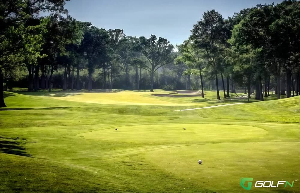 Conway Farms Golf Club in Lake Forest, Illinois — private, 18-hole golf course, designed by Tom Fazio (1991)