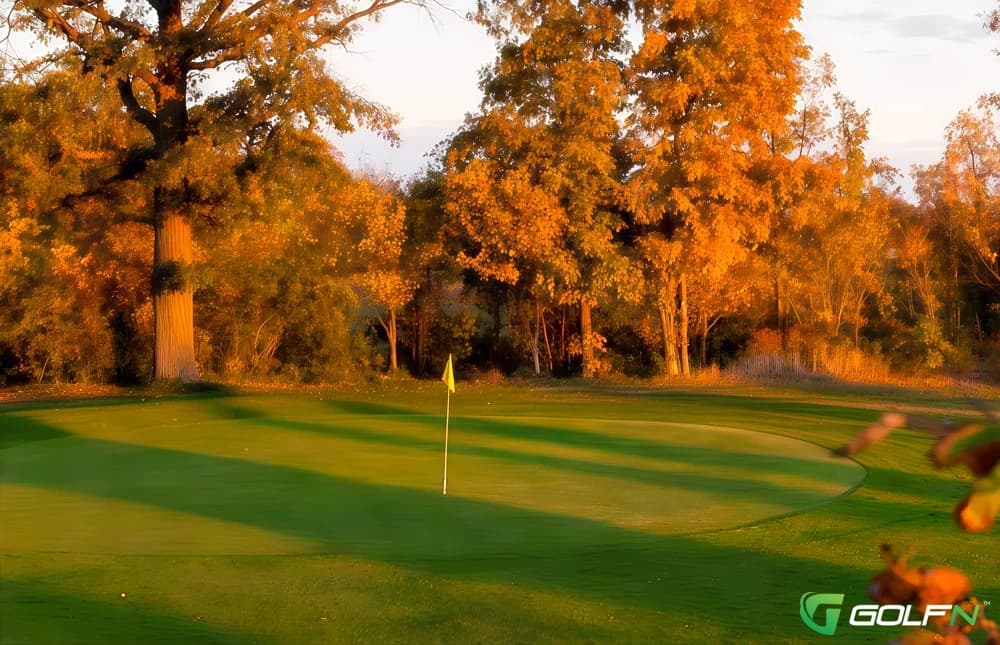 Red Mountain Golf Course in Grants Pass, Oregon — public, 9-hole golf course