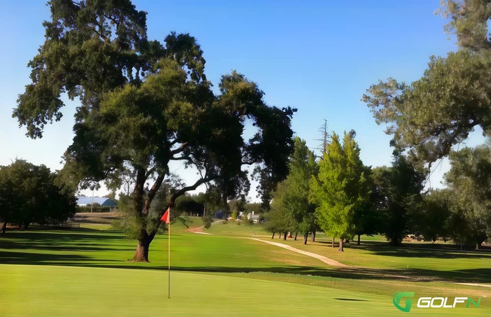 Indian Creek Golf Course in Hood River, Oregon — public, 18-hole golf course, designed by David Martin