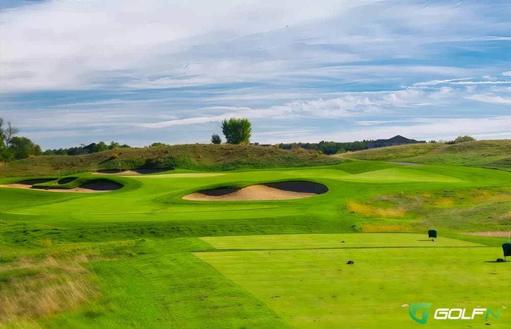 Hawks Landing Golf Club in Verona, Wisconsin — semi-private, 18-hole golf course, designed by John Harbottle III (2001)