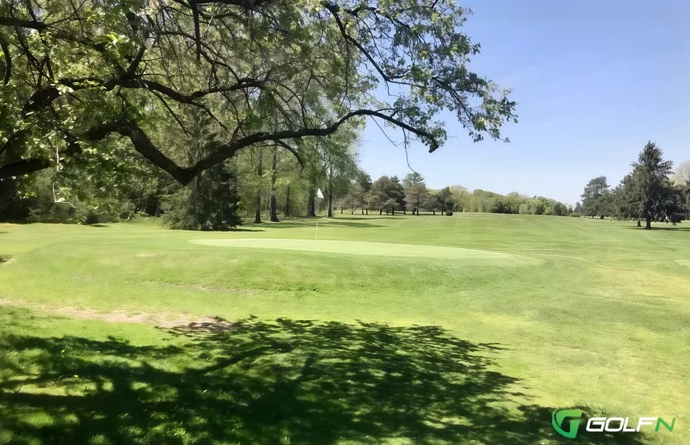 Braeside Golf Club in senneville, Quebec — 9-hole golf course