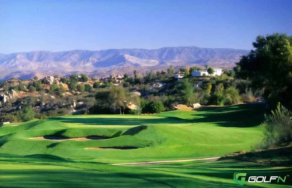 Mt. Woodson Golf Club in Ramona, California — public, 18-hole golf course, designed by Lee E. Schmidt (1991)