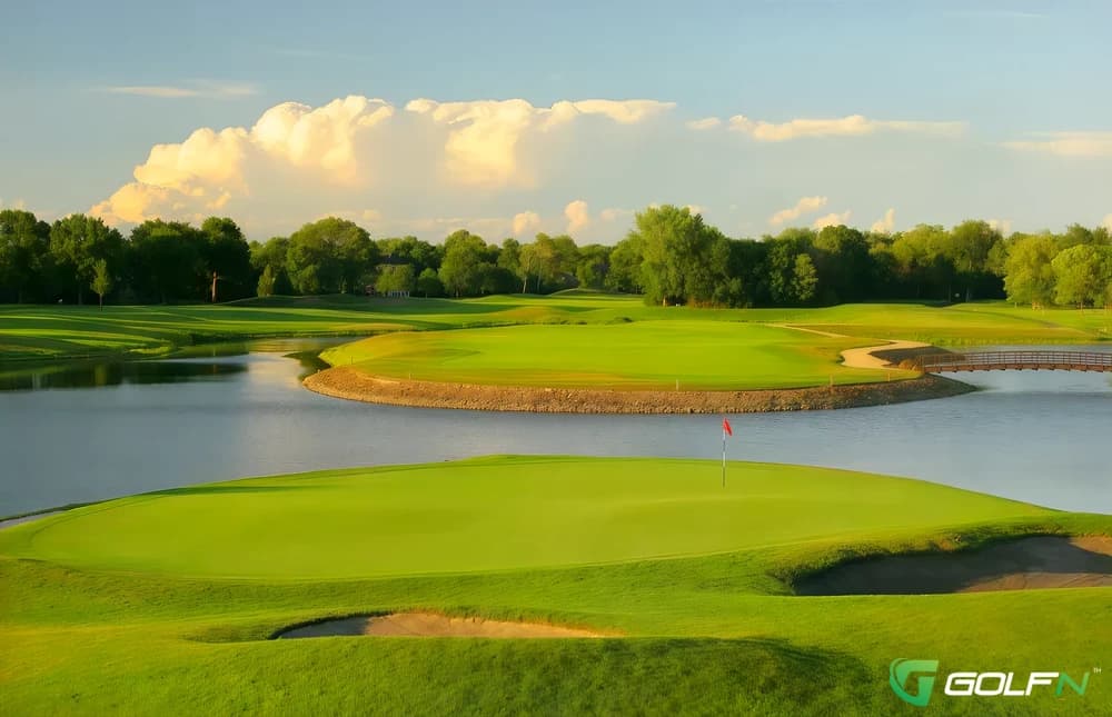 Edinburgh Usa Golf Course in Brooklyn Park, Minnesota — public, 18-hole golf course, designed by Robert Trent Jones, Jr. (1987)