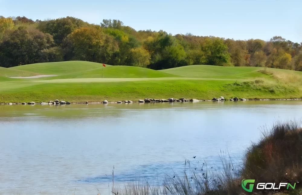 Heritage Bluffs Public Golf Club in Channahon, Illinois — public, 18-hole golf course, designed by Dick Nugent (1993)