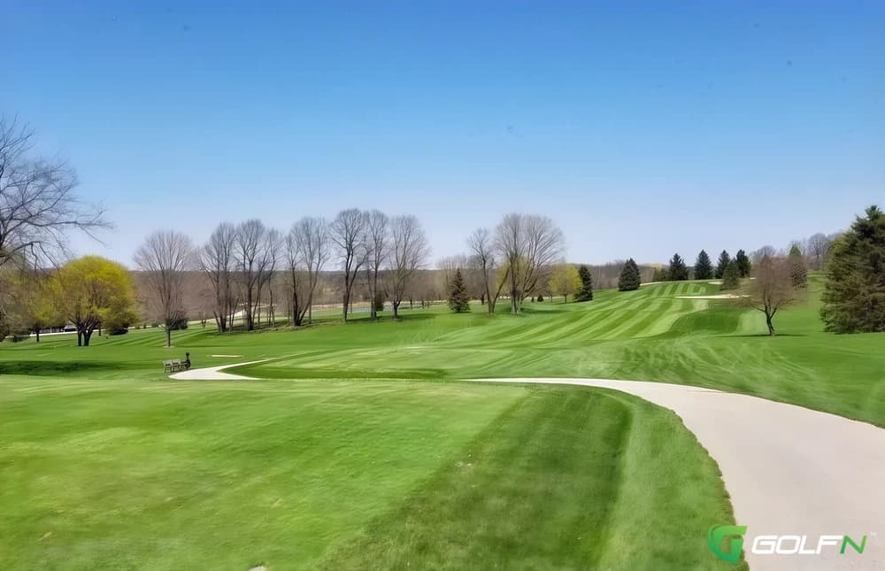 Mee-Kwon Park Golf Course in Mequon, Wisconsin — public, 18-hole golf course, designed by Bob Lohmann