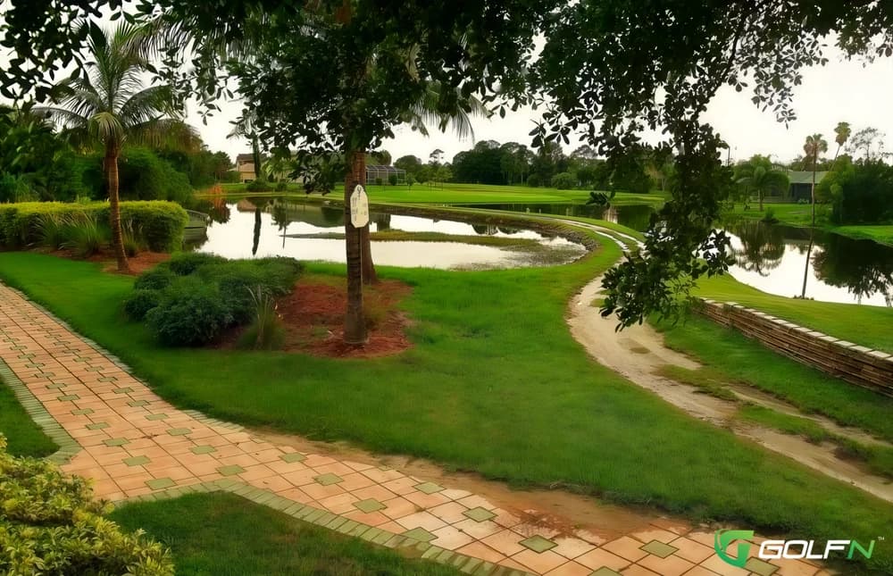 Riverbend Golf Course in Fort Myers, Florida — semi-private, 18-hole golf course