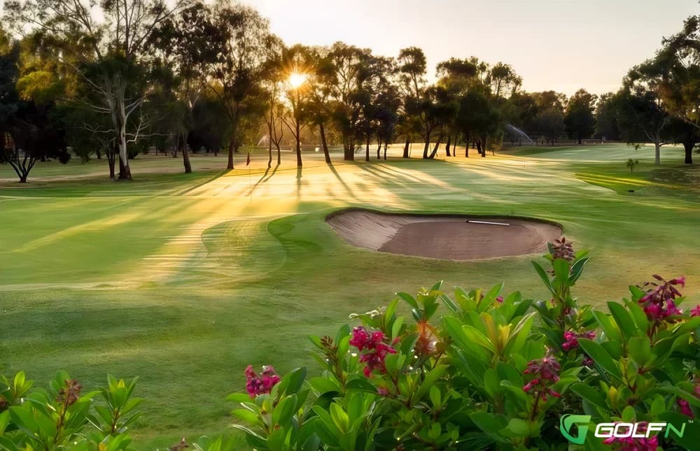 Bathurst Golf Club in Bathurst, New South Wales β public, 18-hole golf course