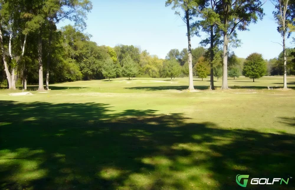 Indian Hills Golf Club in Mount Vernon, Illinois — public, 18-hole golf course, designed by Tom Puckett