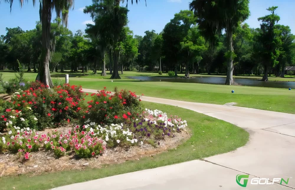 Grand Ridge Golf Club in Luling, Louisiana — semi-private, 18-hole golf course