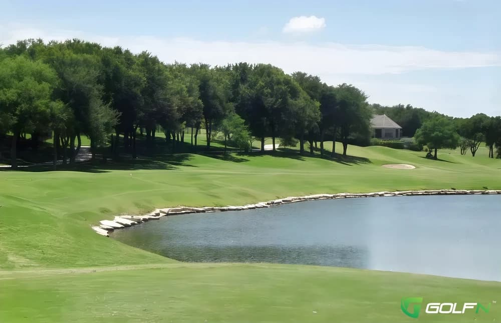 Mira Vista Country Club in Fort Worth, Texas — private, 18-hole golf course, designed by Tom Weiskopf (1987)