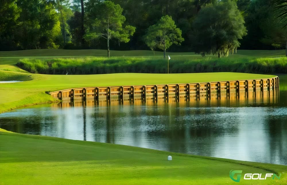 Dyes Valley - Tpc Sawgrass in Ponte Vedra Beach, Florida — resort, 36-hole golf course, designed by Pete Dye
(1987)