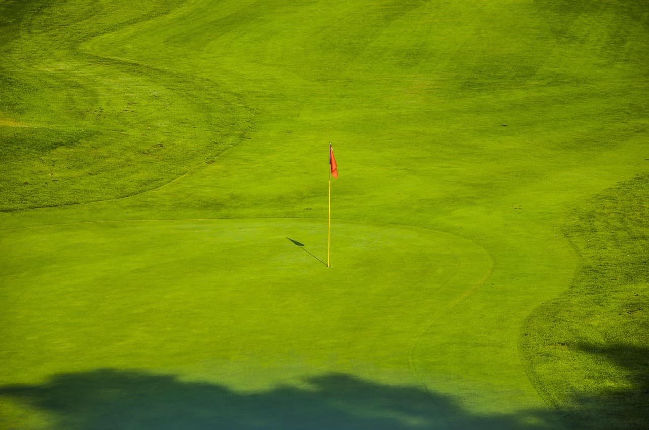 Hollytree Country Club in Tyler, Texas — private, 18-hole golf course, designed by Bruce Devlin (1983)