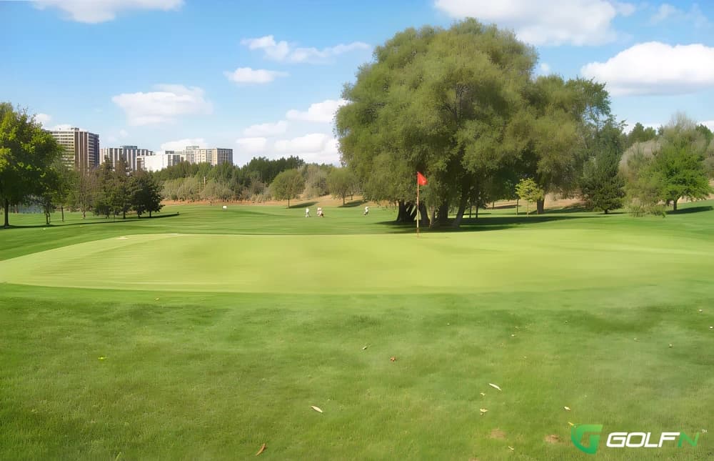 Scarlett Woods Golf Course in York, Ontario — public, 18-hole golf course, designed by Howard Watson (1974)
