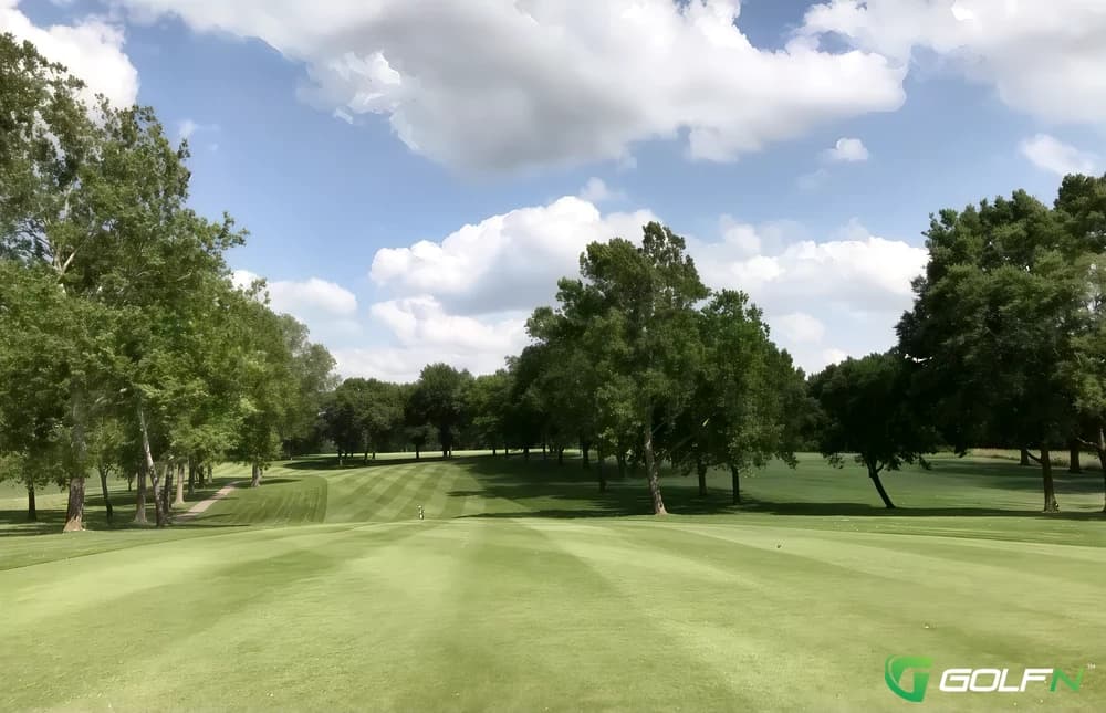 Dub'S Dread Golf Club in Kansas City, Kansas — public, 18-hole golf course, designed by Things I did not like:- Cannot think of anything.