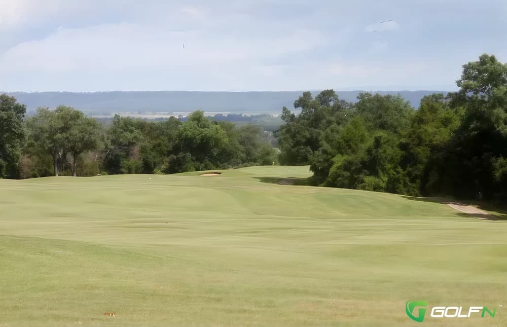 Eagle Crest Golf Course in Alma, Arkansas — public, 18-hole golf course, designed by Mark Hayes (1977)