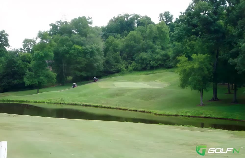 Hendersonville - Country Hills Golf Course in Hendersonville, Tennessee — public, 18-hole golf course, designed by Leon Howard (1990)