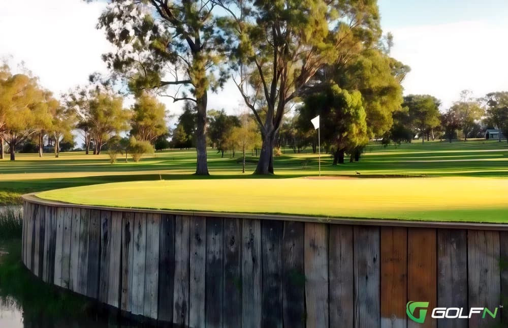 Warwick Golf Club in Warwick, Queensland β semi-private, 18-hole golf course
