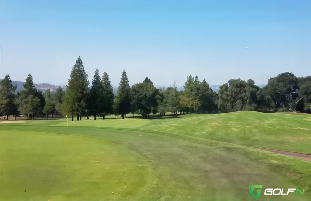 Boundary Oak Golf Course in Walnut Creek, California — 18-hole golf course, designed by Robert Muir Graves (1969)