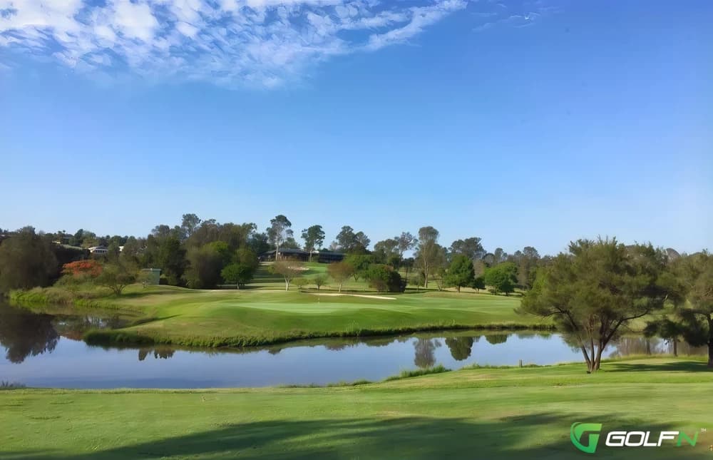 Mcleod Country Golf Club in Mount Ommaney, Queensland β semi-private, 18-hole golf course