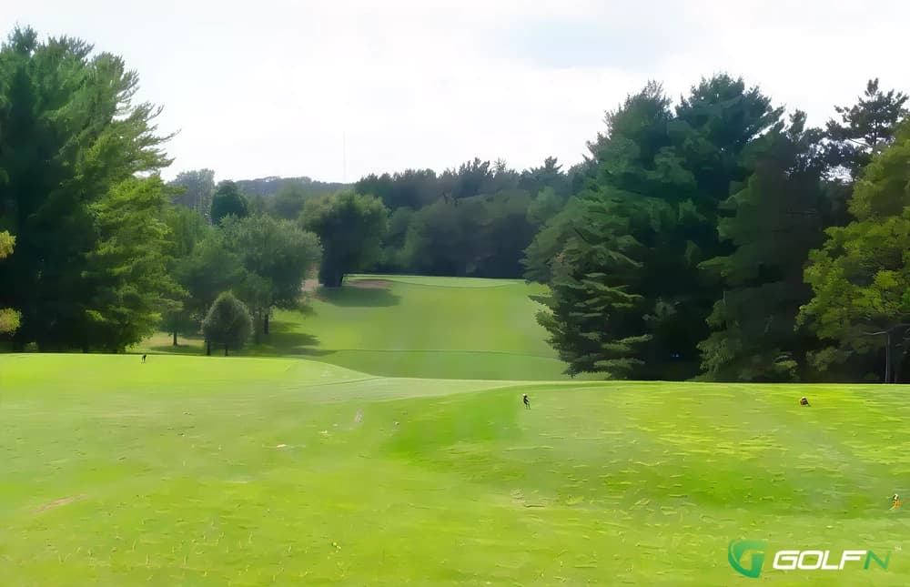 Eastwood Golf Club in Glasgow, Scotland — 18-hole golf course, designed by George Taylor