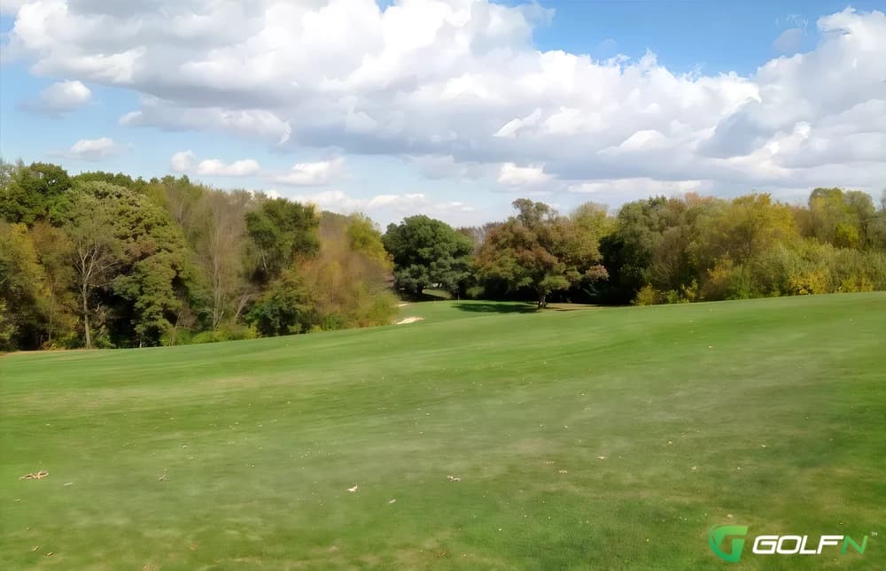 South Bluff Country Club in Peru, Illinois — public, 9-hole golf course