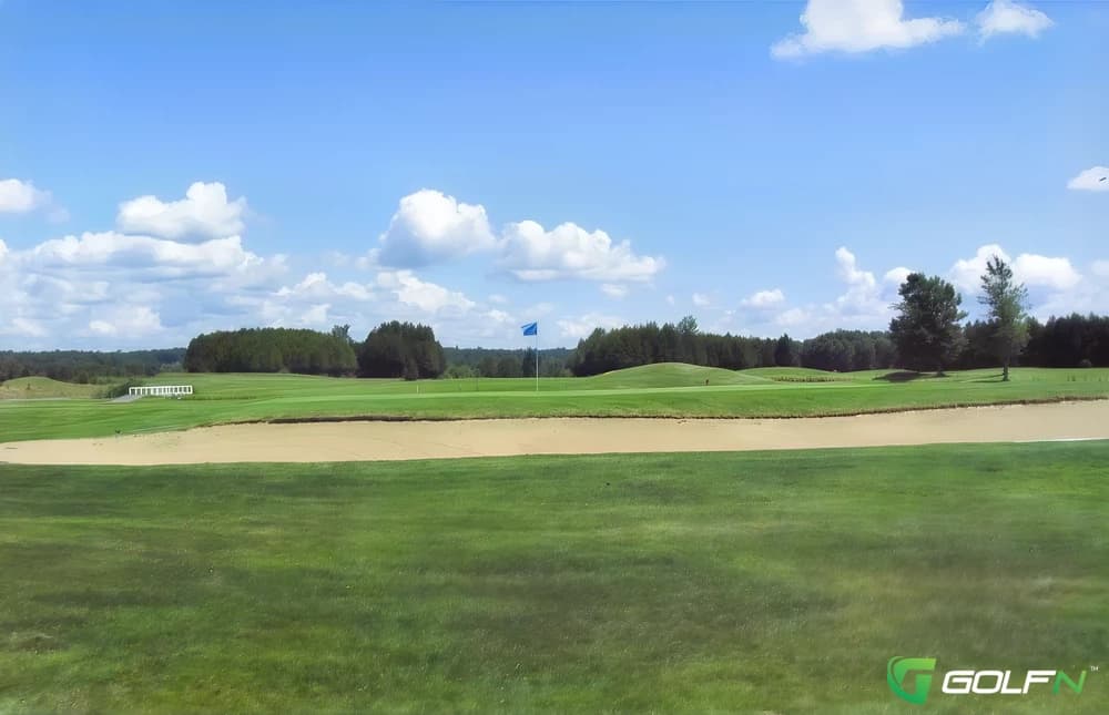 18 Blue And Red - Irish Hills Golf & Country Club in Carp, Ontario — semi-private, 27-hole golf course