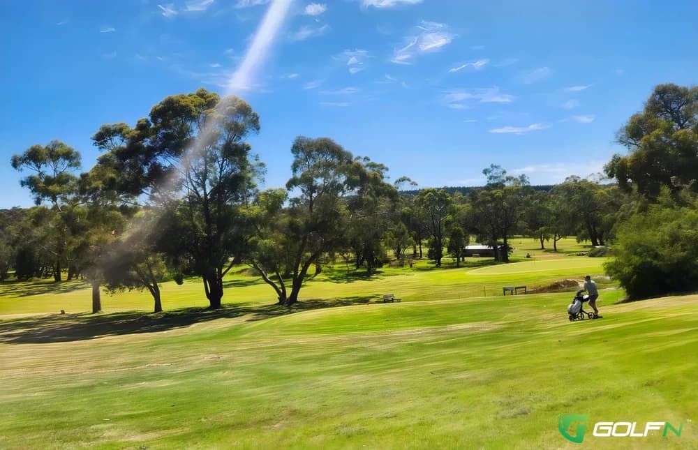 Dartmoor Golf Club in Dartmoor, Victoria β semi-private, 9-hole golf course