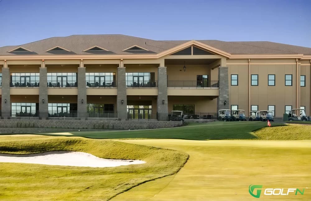 East Malvern Golf Club in Malvern East, Victoria β public, 18-hole golf course, designed by Willard Wilkinson (1928)