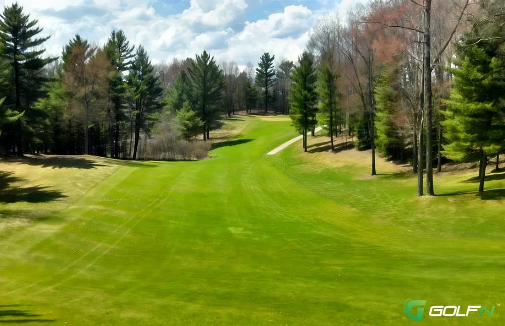 Lakewood On The Green in Cadillac, Michigan — public, 18-hole golf course, designed by Pete Smith
