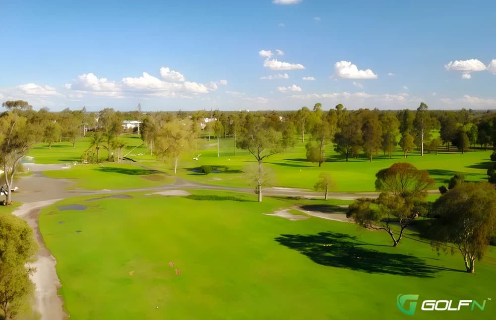 Dalby Golf Club in Dalby, Queensland β semi-private, 18-hole golf course